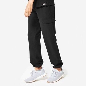 NWT FIGS Technical Collection Women's
Avadi Cargo Straight Leg Scrub Pants Black